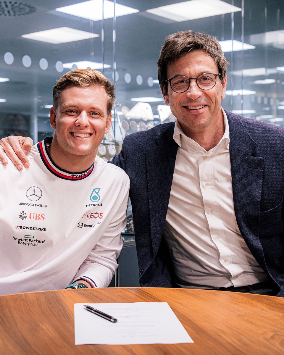 Signed. ✍️ Mick Schumacher meets the Boss. 🤝