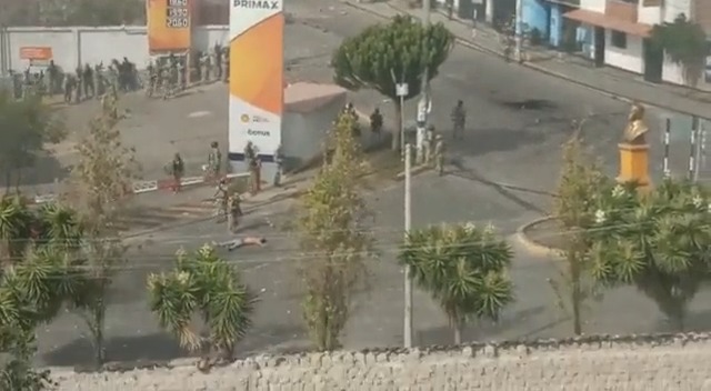#URGENTE Están ejecutando a ciudadanos peruanos en Ayacucho. #SosPeru #EleccionesGeneralesYa #CierrenElCongresoYa #Dictadura