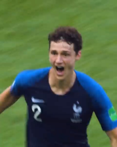 France’s Benjamin Pavard scored this STUNNER to help defeat Argentina 4-3 in the 2018 FIFA World Cup round of 16 ☄️ 🤯