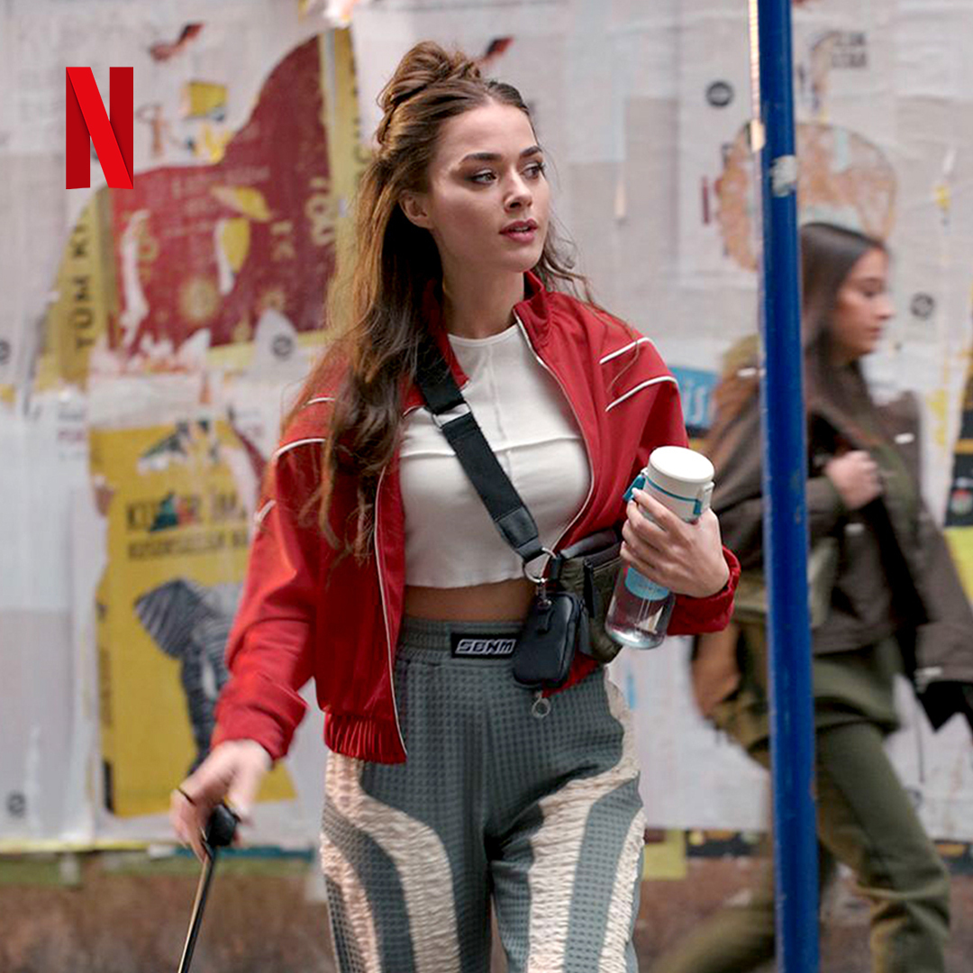 İlişkiler konusunda sınıfta kalan gelsin. #ÖzelDers şimdi sadece Netflix'te.