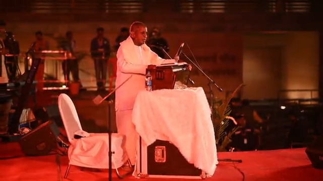 श्री काशी विश्वनाथ मंदिर में प्रख्यात संगीतज्ञ, 'पद्म विभूषण' श्री Ilaiyaraaja जी की शिवमय प्रस्तुतियों में 'एक भारत-श्रेष्ठ भारत' की साक्षात अभिव्यक्ति है। उनके दिव्य सुरों ने 'काशी तमिल संगमम्' को सदैव के लिए अविस्मरणीय बना दिया है। हर हर महादेव!