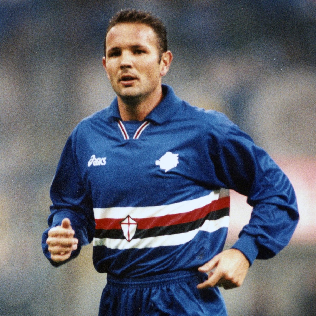 ...Sinisa che era ed è tutto questo: un uomo vero e coraggioso, un’autentica leggenda che noi, alla #Sampdoria, non dimenticheremo mai. 💙🤍❤🖤🤍💙