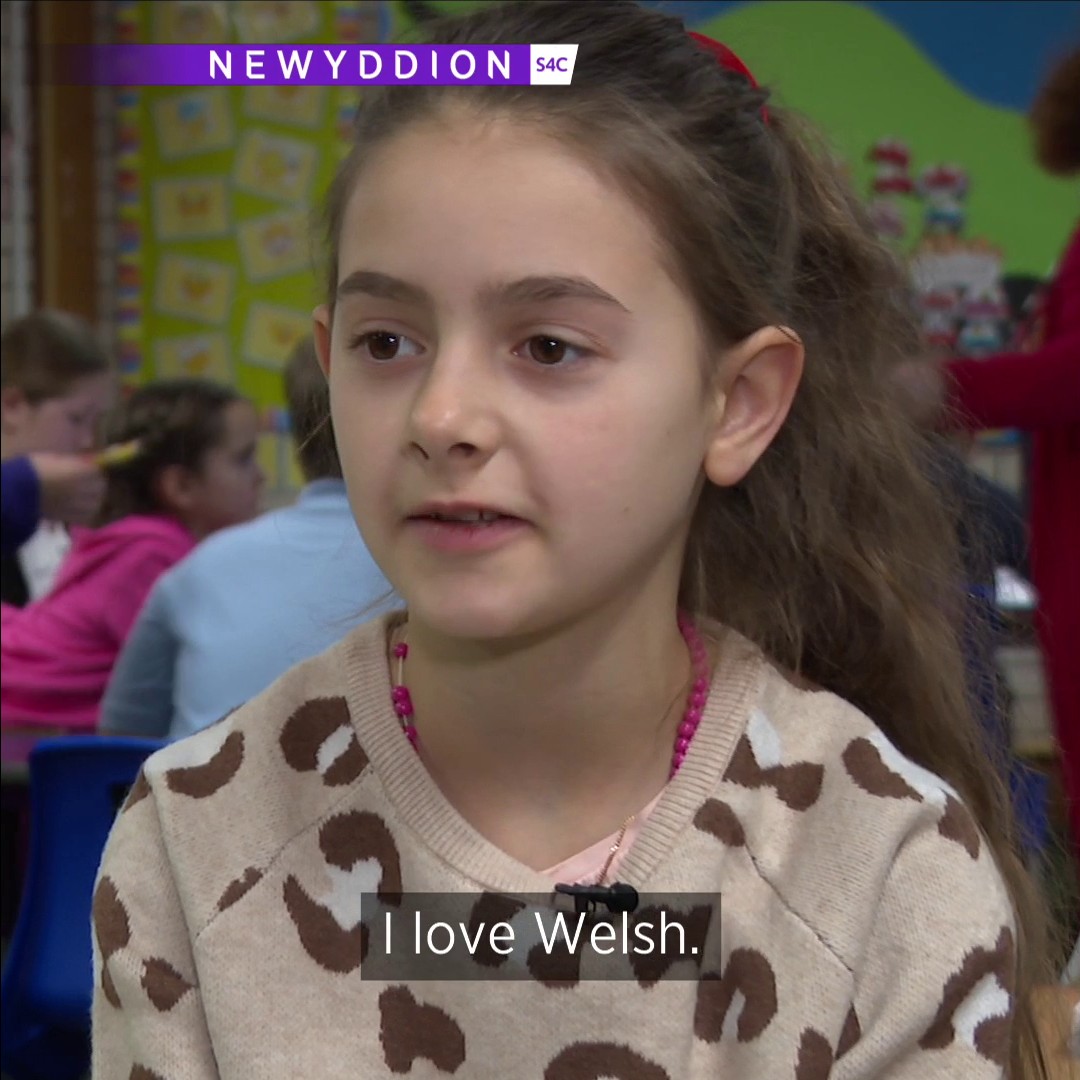 The Newyddion S4C team has now produced a version of the above with English-language subtitles. A reminder: —These children are fleeing war —They’re now in a Welsh-speaking community —Welsh-language immersion is key to embracing and including them