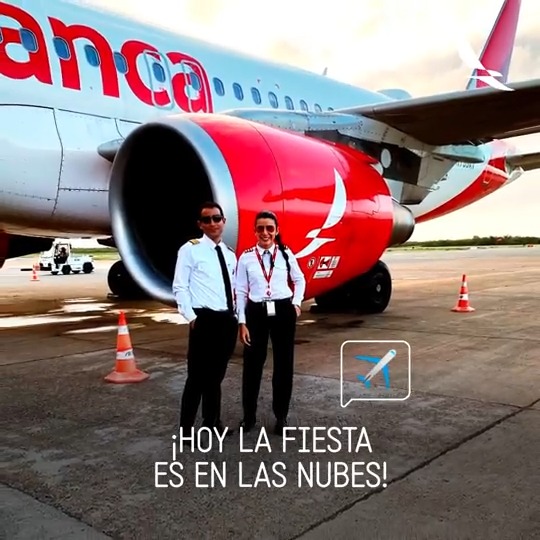 Como dice el dicho: A celebrar por lo alto… 👆🏻☁️ y como no, si hoy conmemoramos la profesión que nos hace volar a 36 mil pies. ✈️ Feliz #DíaDelPiloto. 👮🏻♀️👨🏼✈️