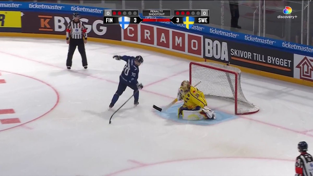 On se härski! Teemu Hartikainen esitteli pehmeitä käsiä voittolaukauskilpailussa, mutta ei valitettavasti uppoa. #Leijonat #EHTfi