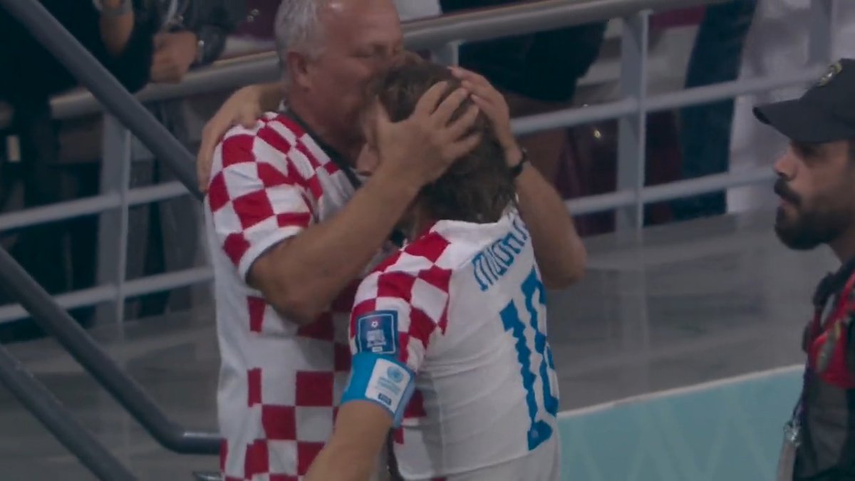 Luka Modrić and his dad after the game ❤️🇭🇷