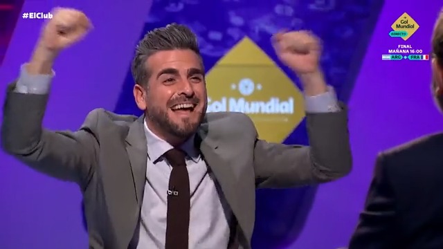 🚨 𝐄𝐥 𝐂𝐨𝐧𝐬𝐮𝐥𝐭𝐨𝐫𝐢𝐨🚨 😝 La cara de felicidad de José Sanchis al escuchar el audio de Abdón Prats no tiene precio 🎯 ¿Quién es el mejor delantero del Mundial? 📺 #ElClub