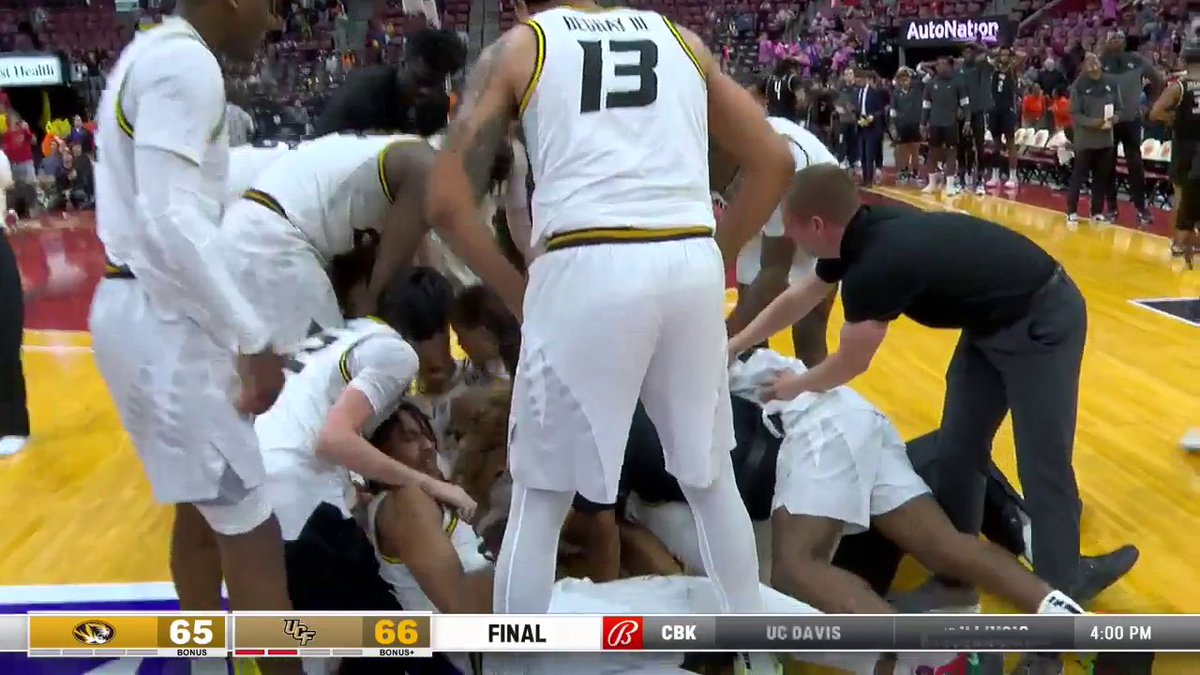 DEANDRE GHOLSTON BUZZER BEATER FOR THE WIN!!! MIZZOU!!! MIZZOU!!!!