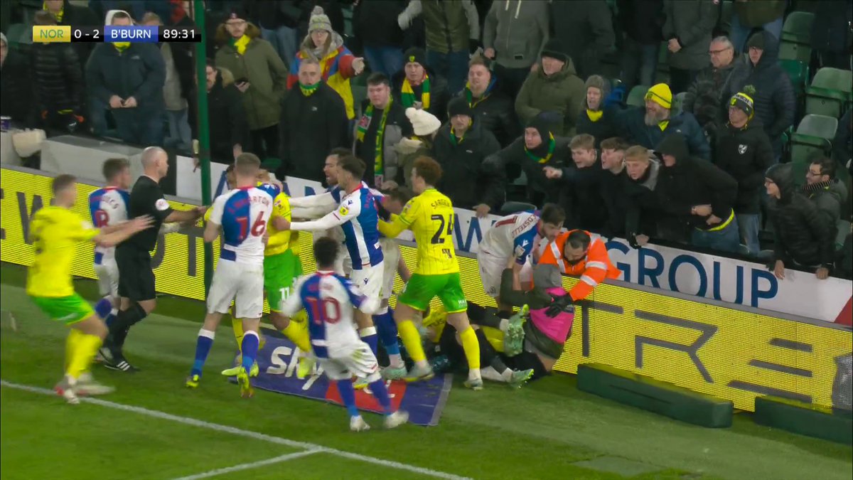 The poor ball boy 🤣🤣😅