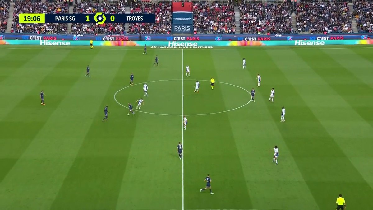 Jamás nos olvidemos que en Francia silbaron a Lionel. Jamás.