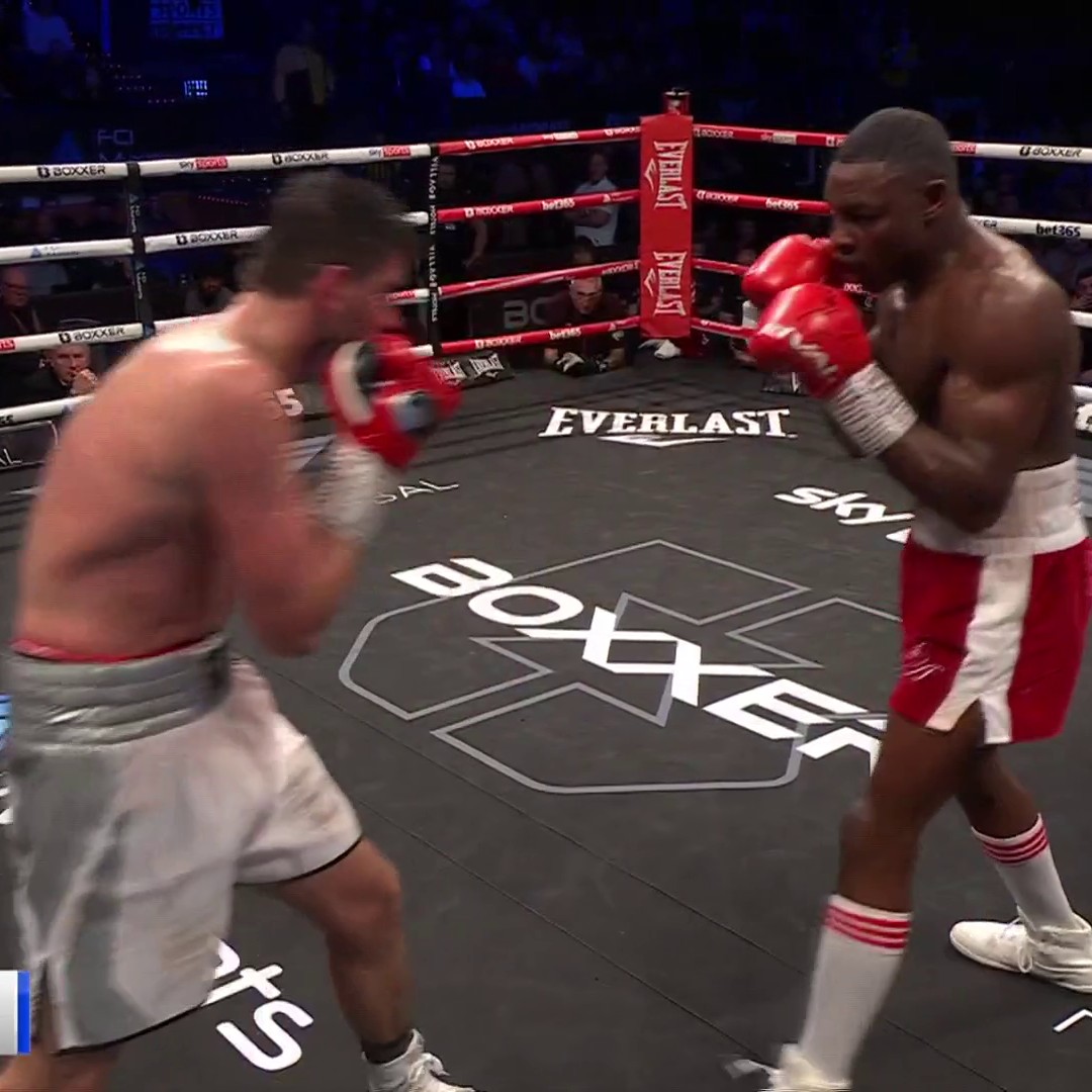BREAKING: Dan Azeez successfully defends the British light-heavyweight title and is crowned Commonwealth champion 👏🥊