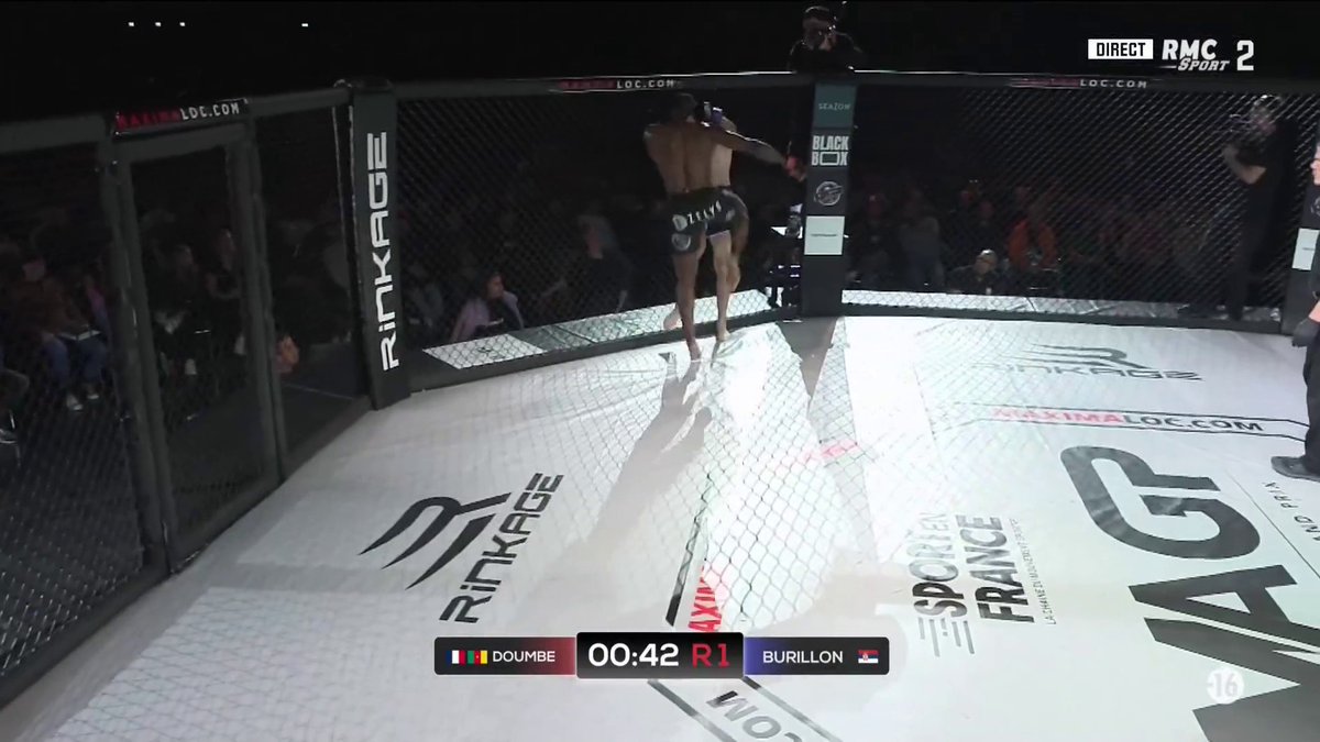 💥 Cédric Doumbé s'impose par KO au premier round. Il a une nouvelle fois été très facile dans ce combat.