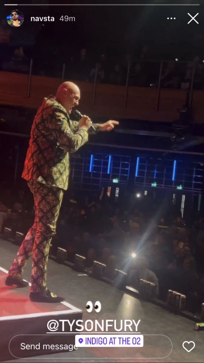 Tyson Fury getting a crowd to chant about Oleksandr Usyk and Anthony Joshua at an event tonight… [📽️ Nav Salimian]