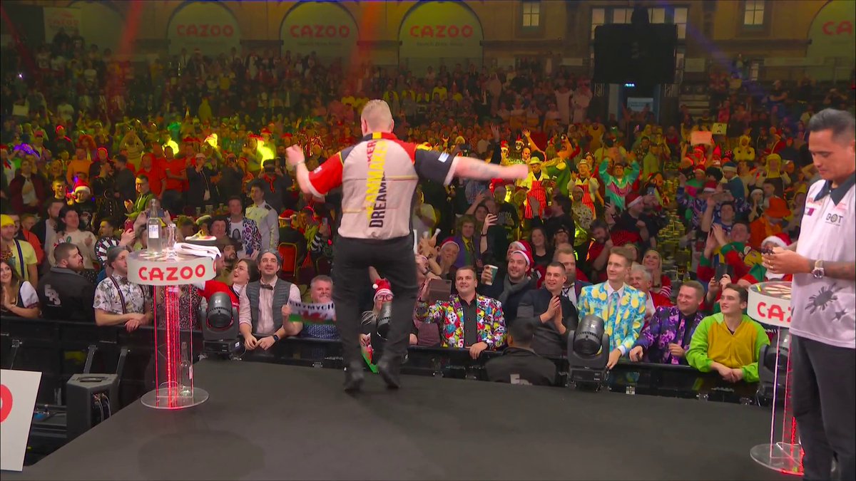 Van den Bergh's signature moves 😎 #LoveTheDarts