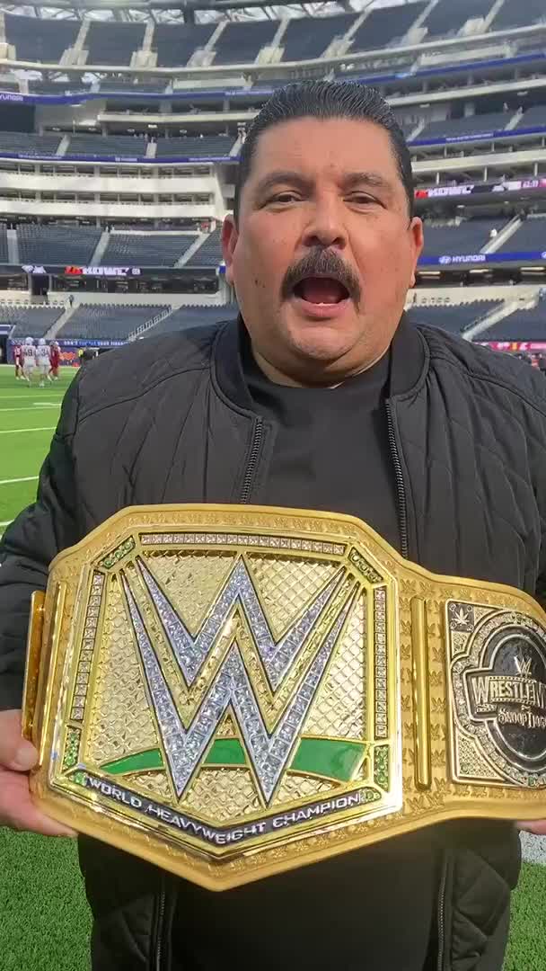 👀 Guillermo had the #WWEGoldenTitle … but it’s missing again!