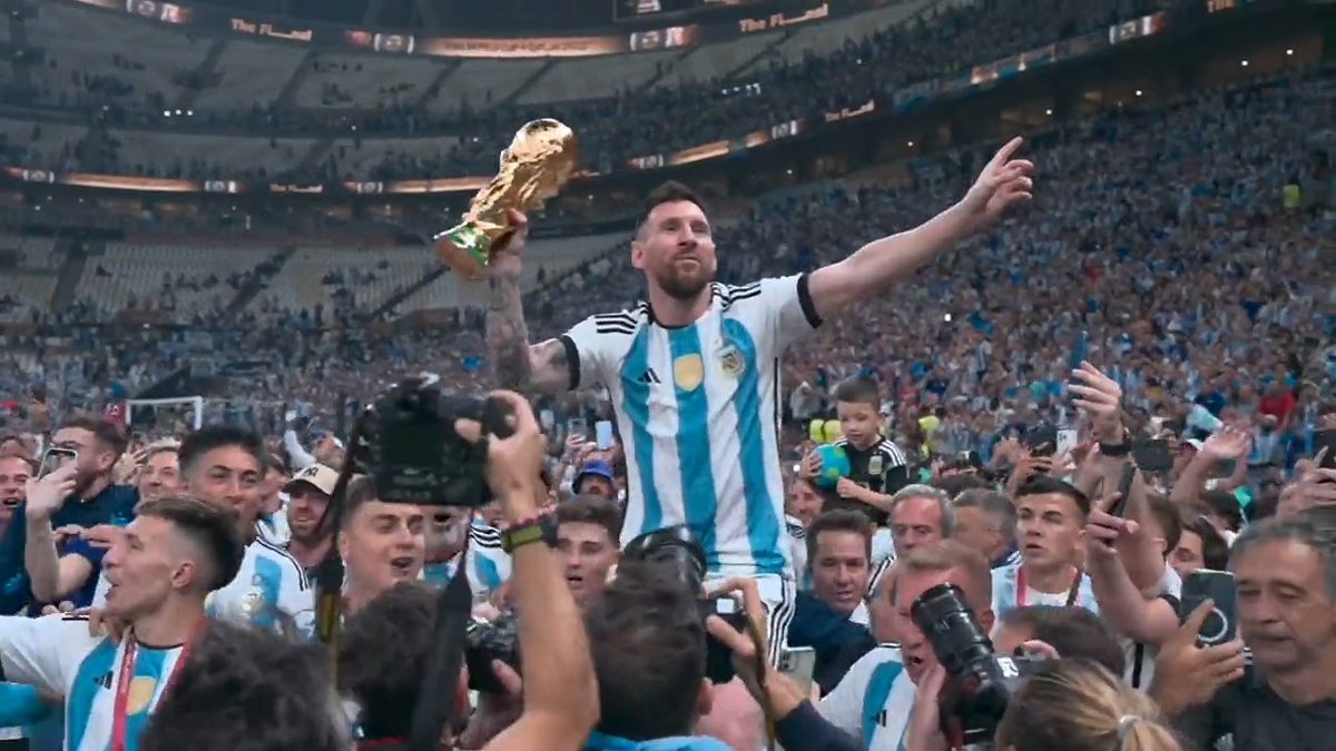ICONIC 🐐 MESSI IS CARRIED AROUND THE STADIUM WHILE ARGENTINA FANS CHANT HIS NAME 🏆🇦🇷