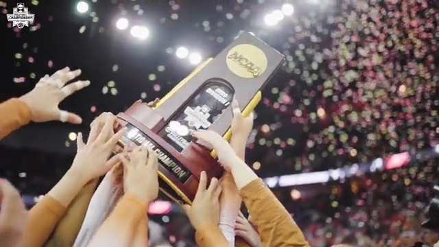 📼 𝗡𝗮𝘁𝗶𝗼𝗻𝗮𝗹 𝗖𝗵𝗮𝗺𝗽𝗶𝗼𝗻𝘀𝗵𝗶𝗽 𝗖𝗶𝗻𝗲𝗺𝗮𝘁𝗶𝗰 𝗥𝗲𝗰𝗮𝗽 📼 Relive the best moments from championship night in Omaha as Texas Volleyball swept Louisville Volleyball to win the 2022 National Championship. #NCAAWVB