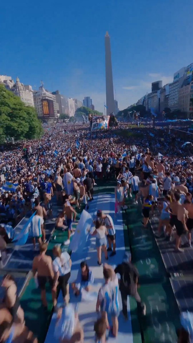 This aerial shot of celebrations in Buenos Aires after Argentina's World Cup win 🇦🇷🔥 (via ALE PETRA)