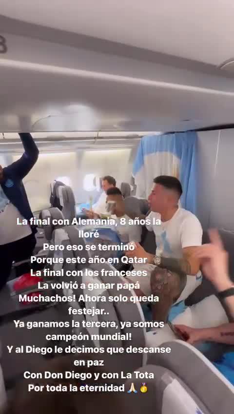 ATENCIÓN: los jugadores de la Selección Argentina le cambiaron la letra a "MUCHAAACHOS." A aprendérsela para los festejos del martes en el Obelisco. 📹 tagliafico3