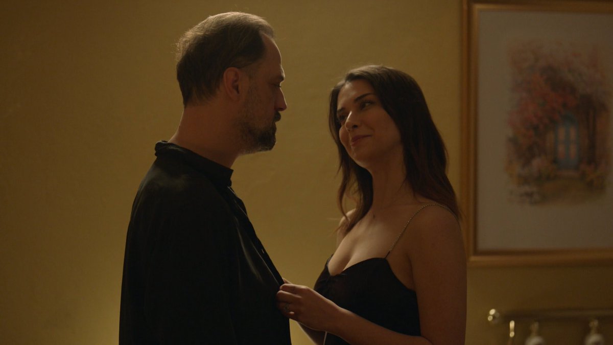 Kaybolurum gülüşünde en güzelinden🎶 #GelsinHayatBildiğiGibi yeni bölümüyle Perşembe saat 20.00’de Show TV’de. ⛓ BKM