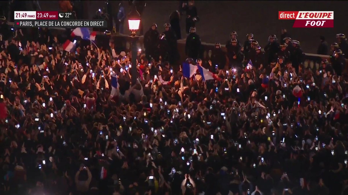 La trรจs belle communion entre les Bleus et leur public. ๐ซ๐ท๐ฅฐ ๐ฅ la chaine L'รquipe