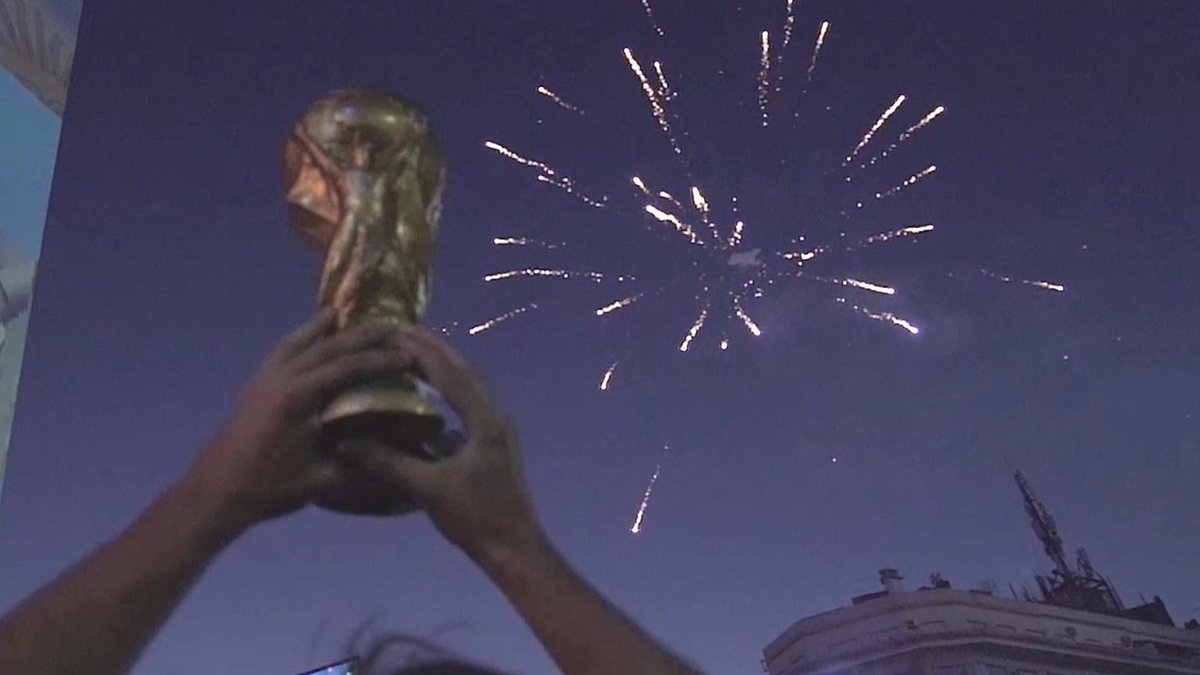 En cada rincón del país, la felicidad es la misma, y es para siempre. Festeja toda Argentina por el sueño cumplido ⚽️ Gracias Selección por la tercera, todo el país los espera 🇦🇷