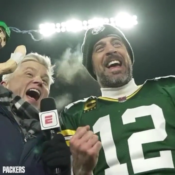 MONDAY NIGHT FOOOOOOTBALLLLL! 🪅 #GoPackGo