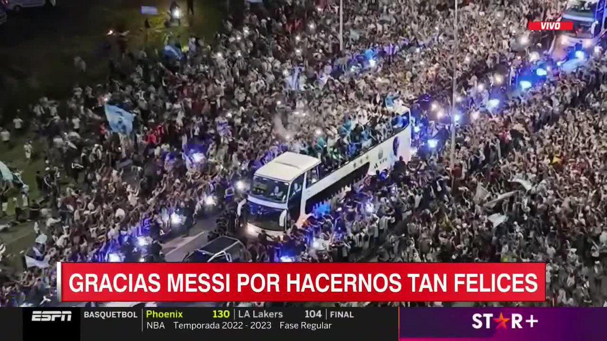 03:30 in Argentina right now and that’s how things look like as players are going to Ezeiza camp 🇦🇷