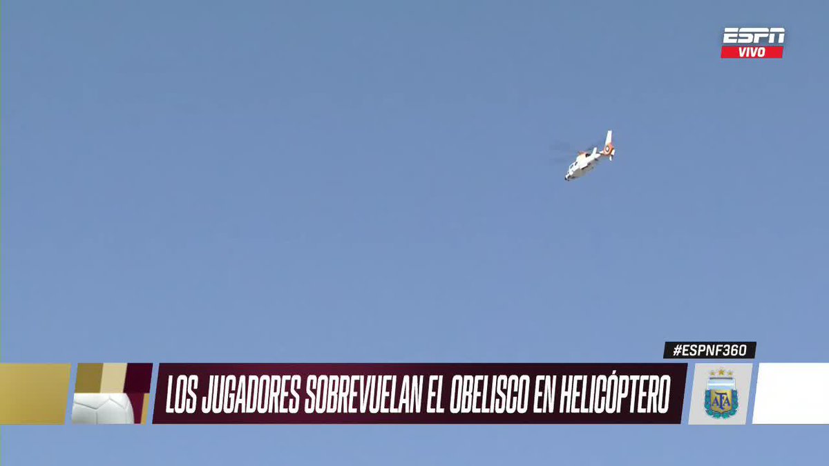#ArgentinaCampeón 🏆🇦🇷 ¡EN HELICÓPTERO! Los campeones del mundo sobrevuelan la zona del Obelisco. ¡Fue imposible llegar por tierra! #ESPNenStarPlus