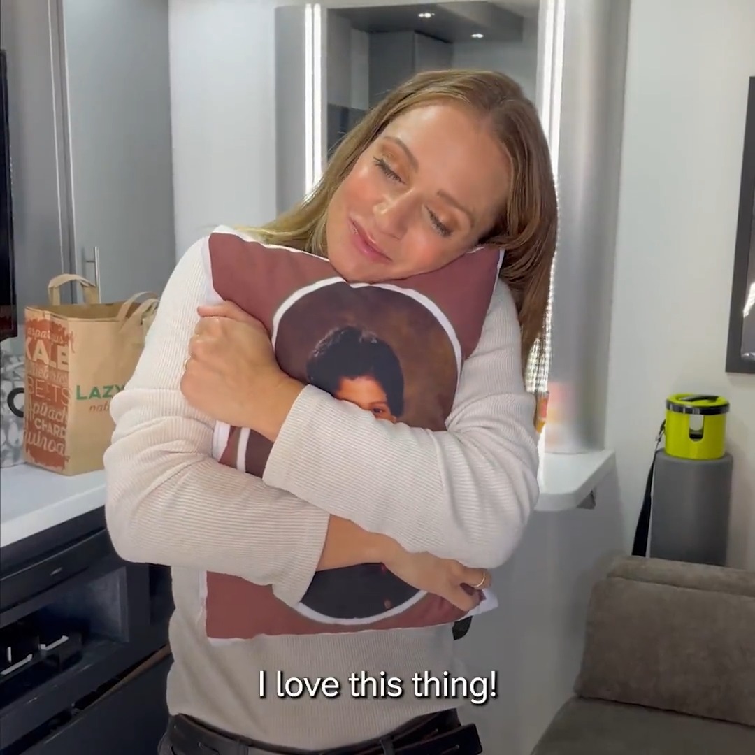 A peek into AJ Cook's trailer. 👀 #CriminalMinds