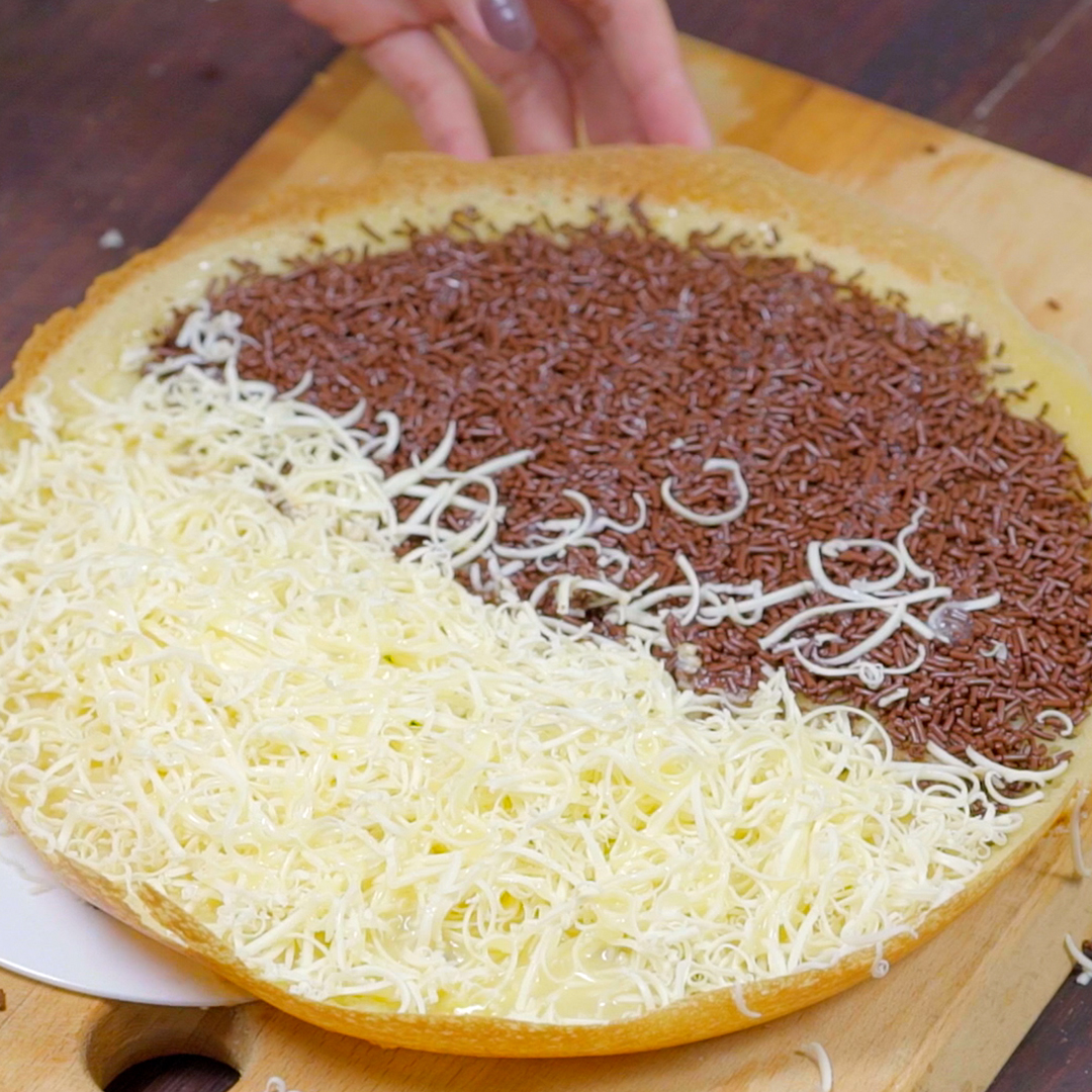 Kalo bisa bikin kenapa harus beli, sama kaya martabak teflon satu ini nih kamu bisa bikin sendiri sekarang di rumah. Udah pernah coba bikin belum? Resep lengkap klik:
