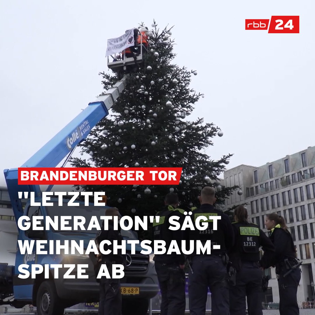 Oh Tannenbaum, oh Tannenbaum...wo ist nur deine Spitze? Aktivisten der Gruppe "Letzte Generation" haben am Mittwoch die Spitze des Weihnachtsbaums am Brandenburger Tor abgesägt - und die Polizei stand einfach daneben.