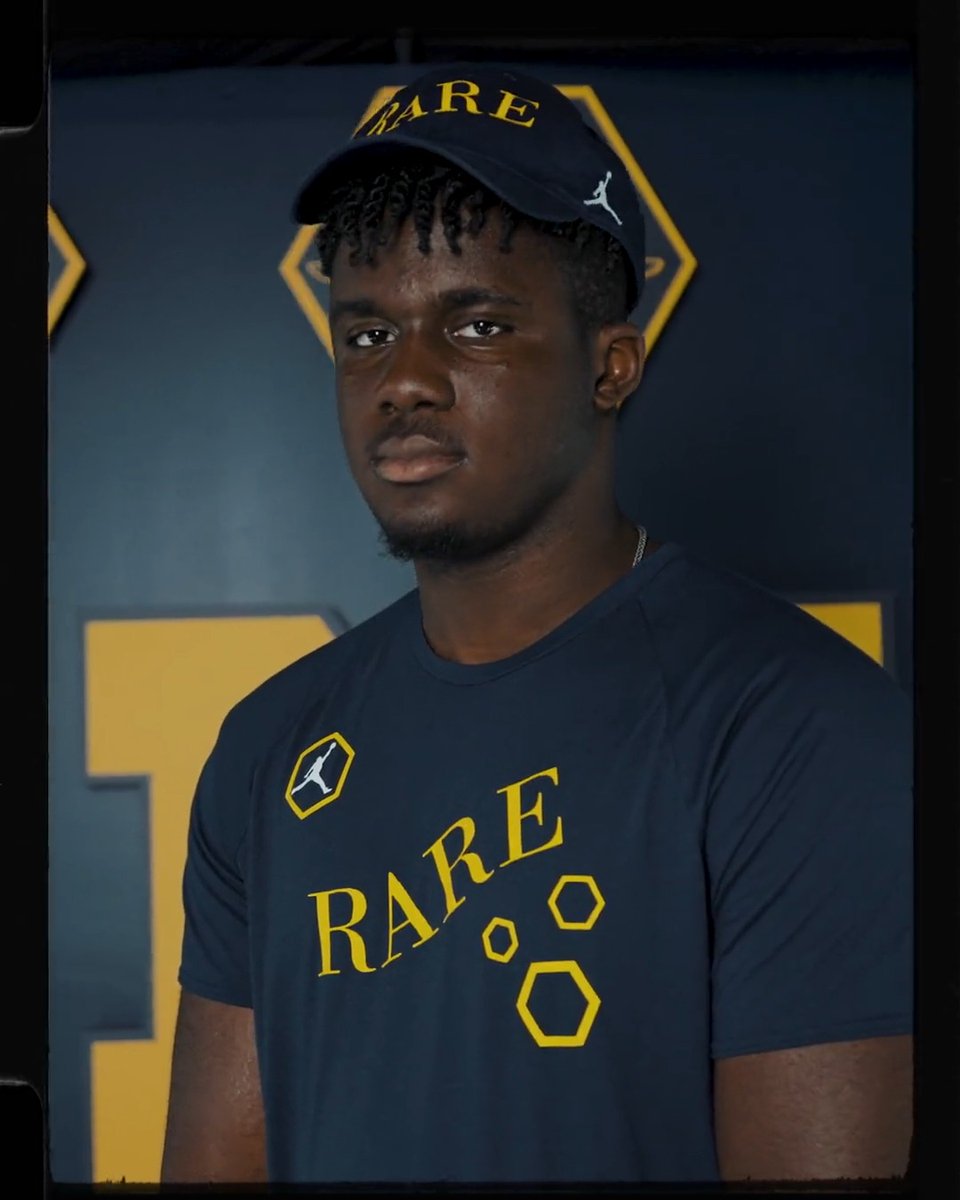 🖊️ 𝓢𝓲𝓰𝓷𝓮𝓭 Got a star from the Lone Star State! Welcome home, Enow-M’beleke Etta🇨🇲🦏 #GoBlue |