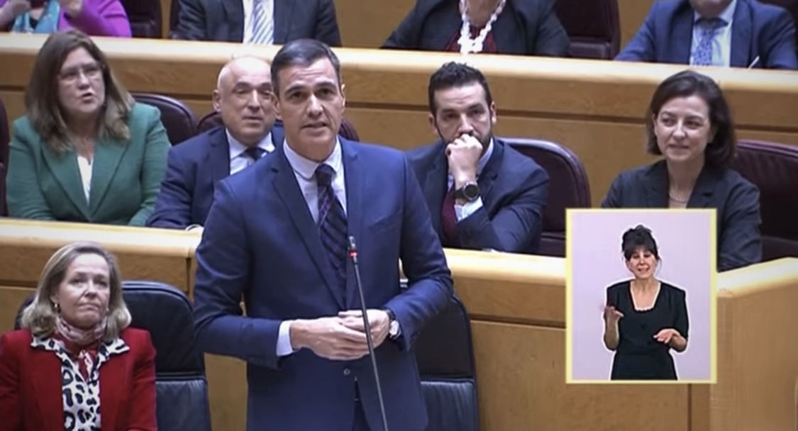“Ya saben ustedes señorías, y si no les informo yo, que soy un tirano y que mi única obsesión es instaurar la república bolivariana.” JAJAJAJA es que ya no sé ni que trozo coger, PEDRITO UNCHAINED