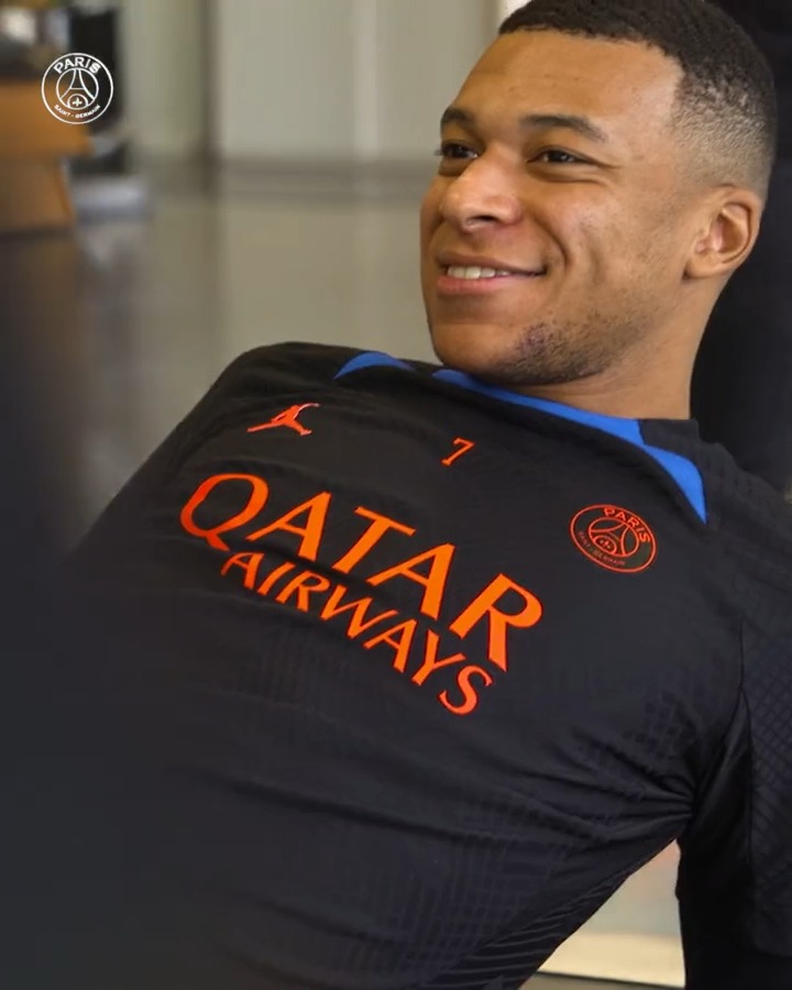 🔙 Kylian Mbappé était déjà de retour au centre d'entraînement ce mercredi pour préparer la 2e partie de saison ! 💪❤️💙