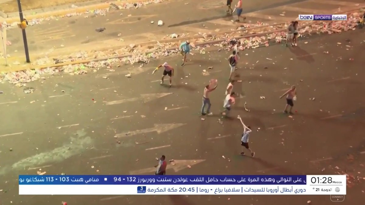 اشتباكات بين الجماهير والشرطة في الارجنتين . هم نفس الجماهير وكانوا في قطر بعشرات الالاف ولم نرى منهم حادثة شغب واحدة . الفارق هو ( منع الخمور )
