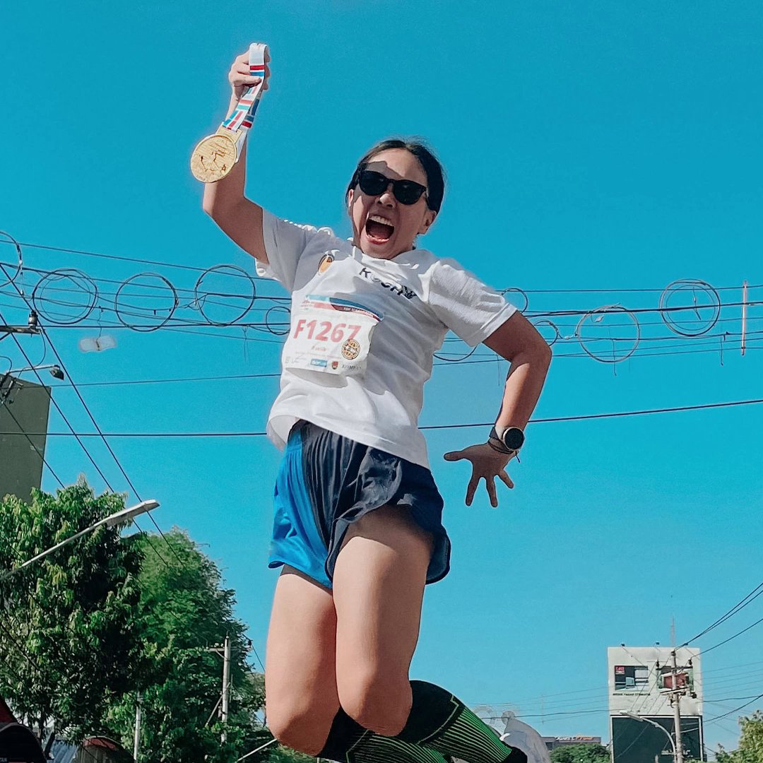 ✨ Here is how Debby Aseli get #GreaterHealthEveryday on her 10k marathon with #GalaxyWatch5Pro! ✨ Watch the full video, and reply below with one feature from Galaxy Watch5 Pro that you love the most! Join her to #TurnOnTheBestYou 🔥