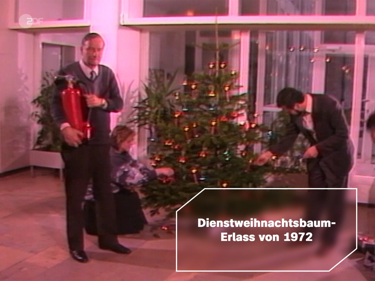 Acht Dinge, die ihr beachten müsst, wenn ihr einen Weihnachtsbaum am Arbeitsplatz aufstellen wollt. 😉 1987 gab es für Polizeireviere in Niedersachsen diesen "Dienstweihnachtsbaum-Erlass". Eine Perle aus unserem Archiv zu Weihnachten.