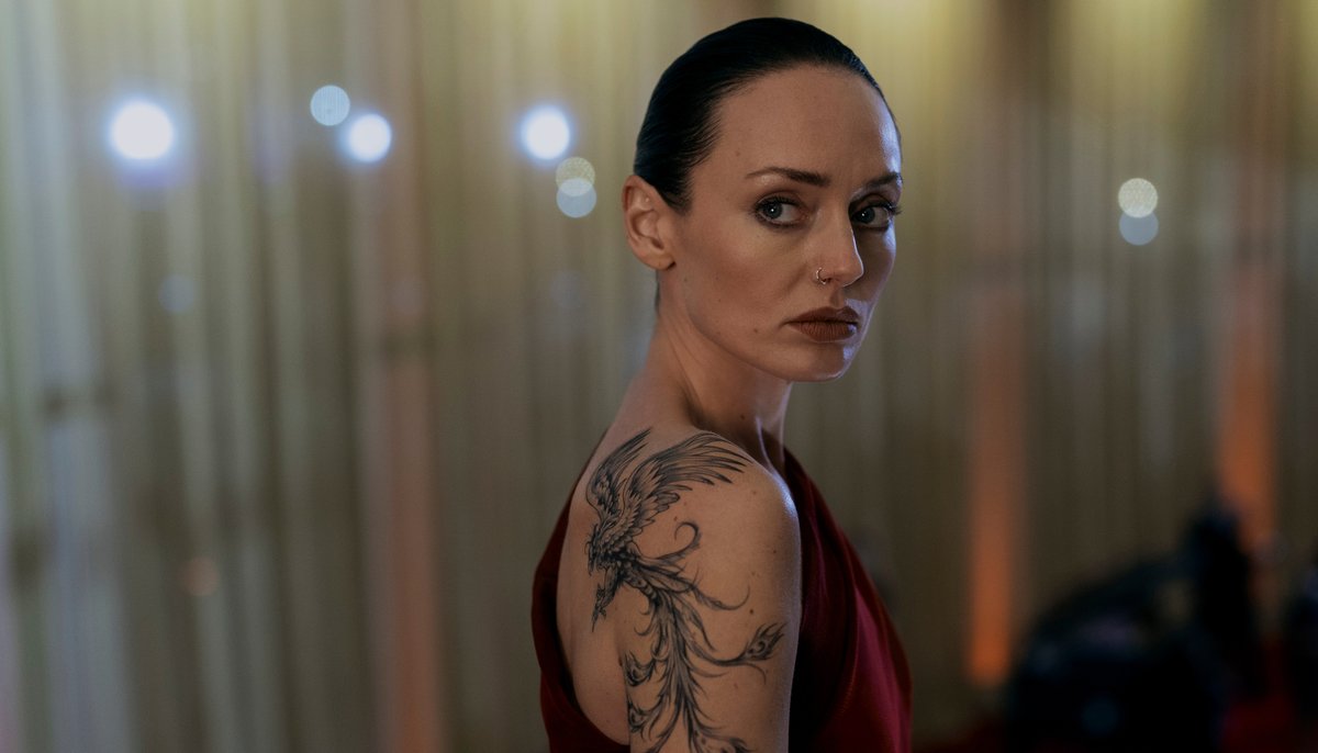 Obsessed with Laura Haddock on The Recruit.