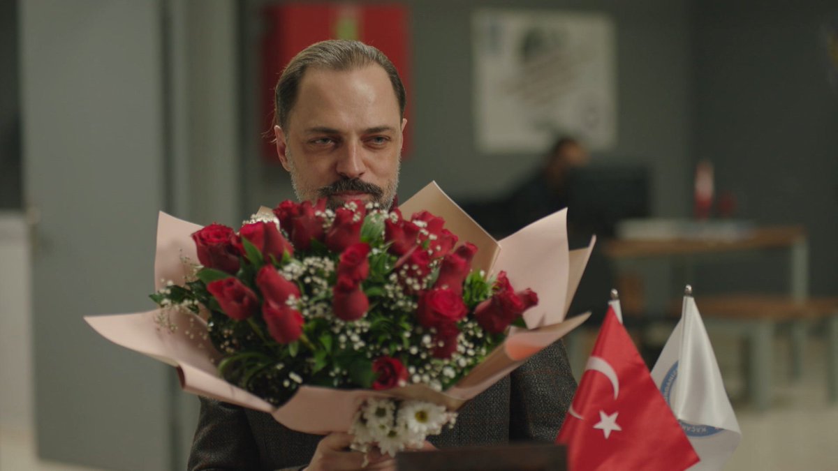 “Daha da çok özleyeceksin, için yana yana özleyeceksin!” #GelsinHayatBildiğiGibi yeni bölümüyle 29 Aralık Perşembe saat 20.00’de @showtv’de. ⛓ @bkmonline