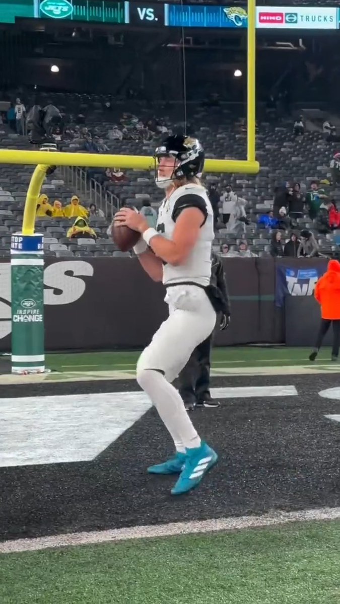 Drop your @Trevorlawrencee stat prediction for tonight below ⬇️ #JAXvsNYJ -- 8:15pm ET on Prime Video Also available on NFL+