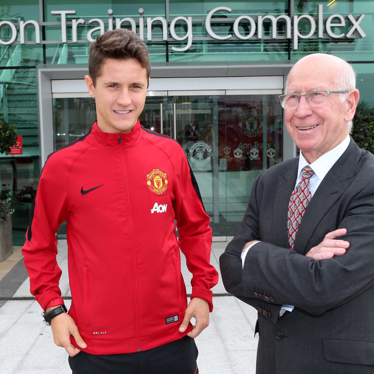 Imagine signing for United and being greeted at Carrington by Sir Bobby Charlton 🤯❤️ 🎙 Ander Herrera #MUFC || #UTDPodcast
