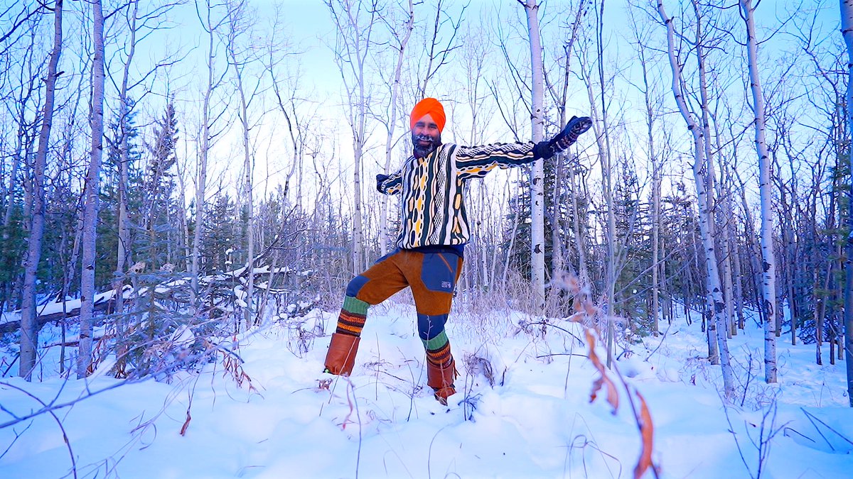 As this festive time approaches, this note is for those who are by themselves, reminding them it's Okay to be alone. Celebrate your solitary time! You're the one who can make you eternally happy. From my side, by myself in my winter wonderland, I'm creating &amp; sending joy to you🧡