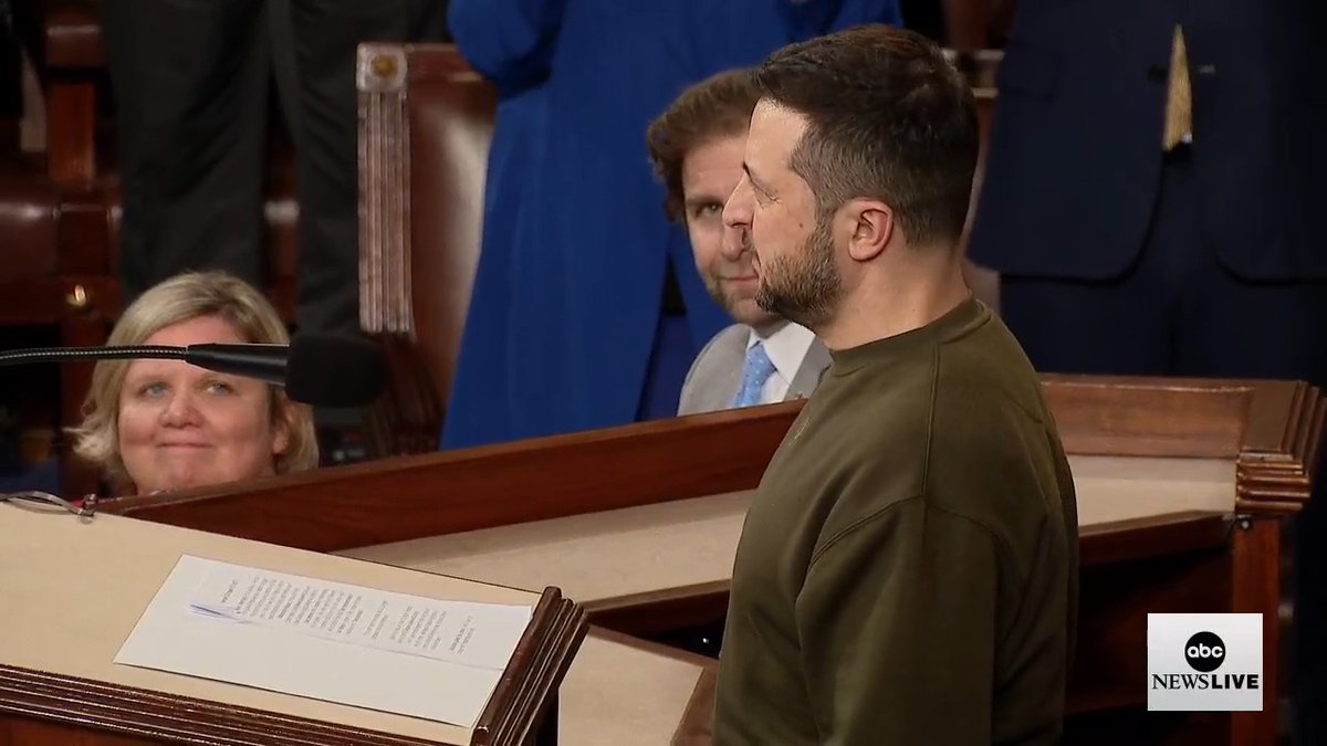 Así reciben en el Congreso de los EEUU al líder de un país que se ha abocado a defender las libertades y derechos de sus gobernados. Que bonito sería, ¿no?