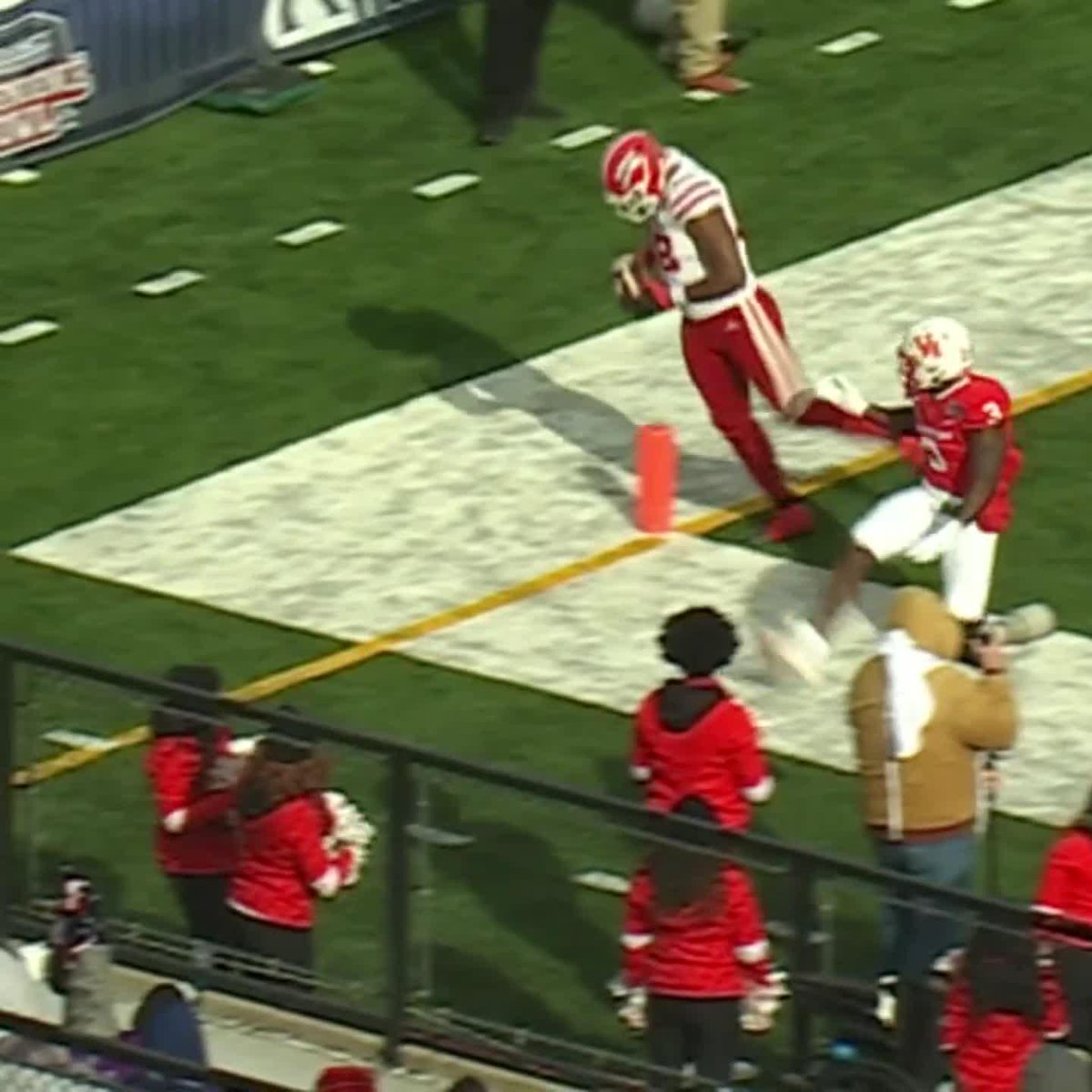 🚨 TOE-TAP TD 🚨 What a start for Louisiana Ragin’ Cajuns® Football!