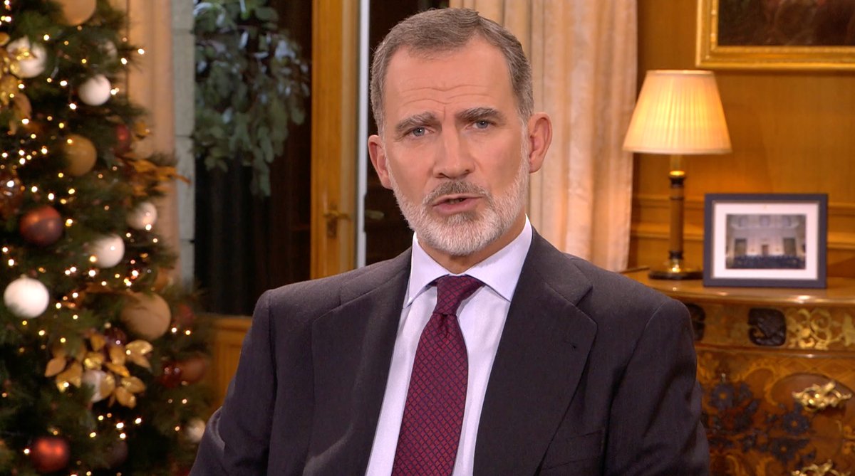 "Vivimos tiempos, sin duda, de incertidumbre. Pero si el éxito de una nación depende del carácter de sus ciudadanos, y de la personalidad y el espíritu que mueve a su sociedad, tenemos razones para mirar al futuro con esperanza." #MensajeNavidadRey