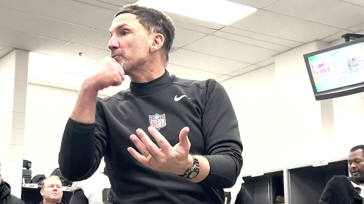 Dennis Allen gives the #Saints equipment staff the game ball after helping the team earn the W in the coldest game in Saints history 👏 🥶