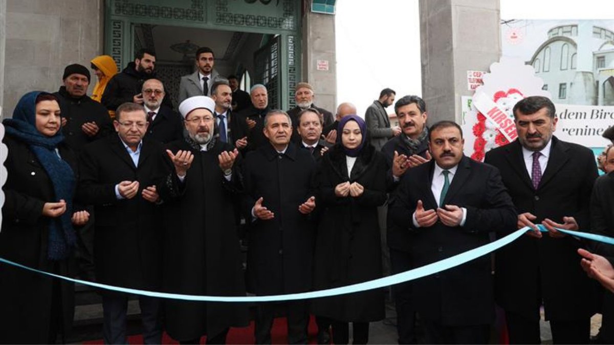 Camilerimizi çocuklarımızla, gençlerimizle süsleyelim. Bugün Kırşehir’in Çiçekdağı ilçesinde açılışını yaptığımız Hacı Adem Bircan Camii hayırlı olsun. Cenab-ı Hak camimizi nice güzel hizmetlere vesile eylesin.