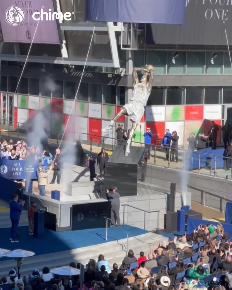 Mavs unveiled their statue for Dirk 👏 Dirk Nowitzki (via Dallas Mavericks)