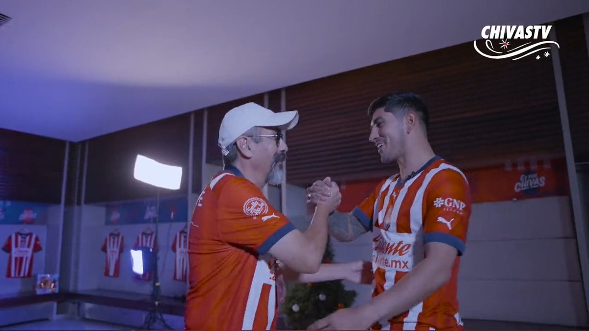 🎄¡Ya llegó la #RojiblancaNavidad!🎁 Tanto lo pedimos y este 25 se hizo realidad... 🎅🏻🔴⚪️🐐